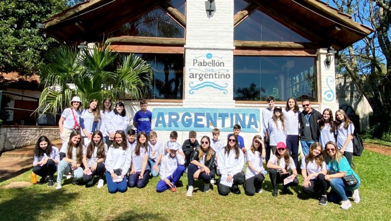 Professor argentino viajando pelo mundo oferecendo aulas de espanhol